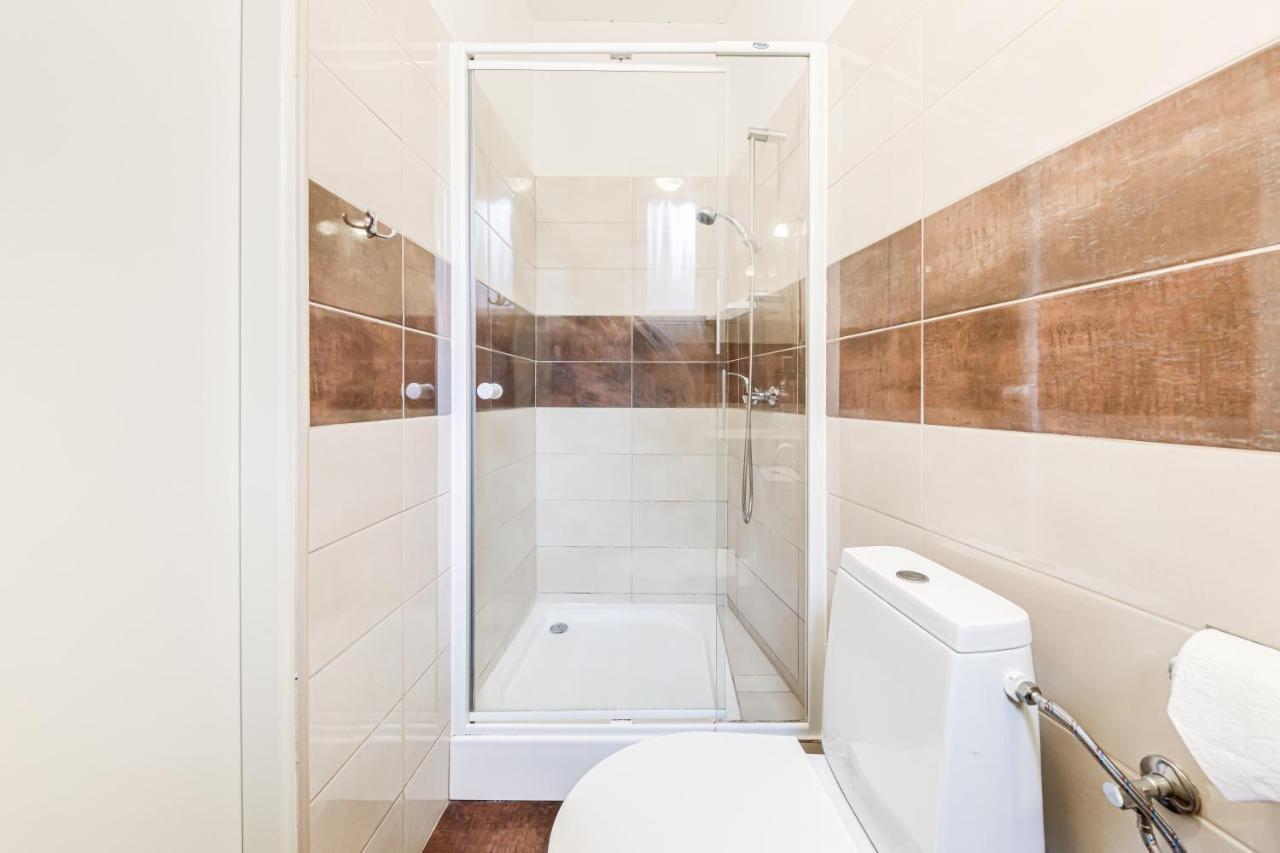 Single Room,1437899809:JPEG